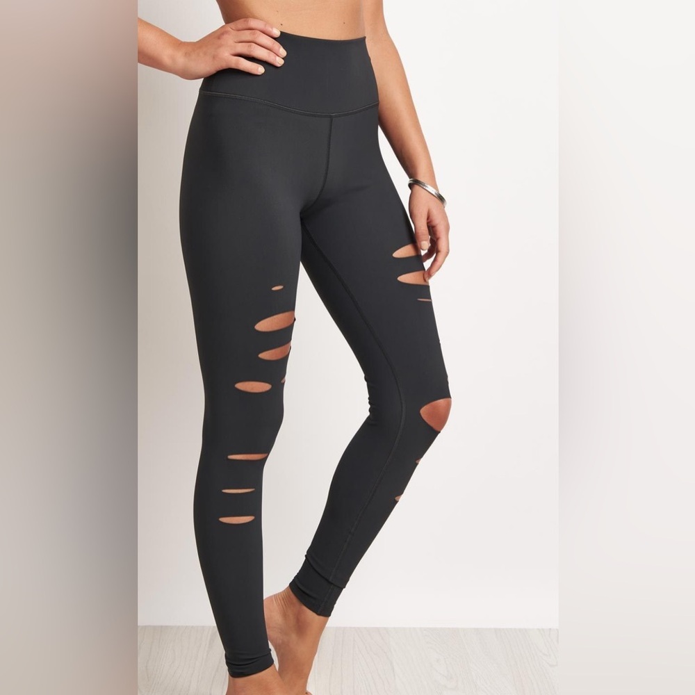 Alo NWT High-Waist Ripped Warrior Legging Size Medium Black